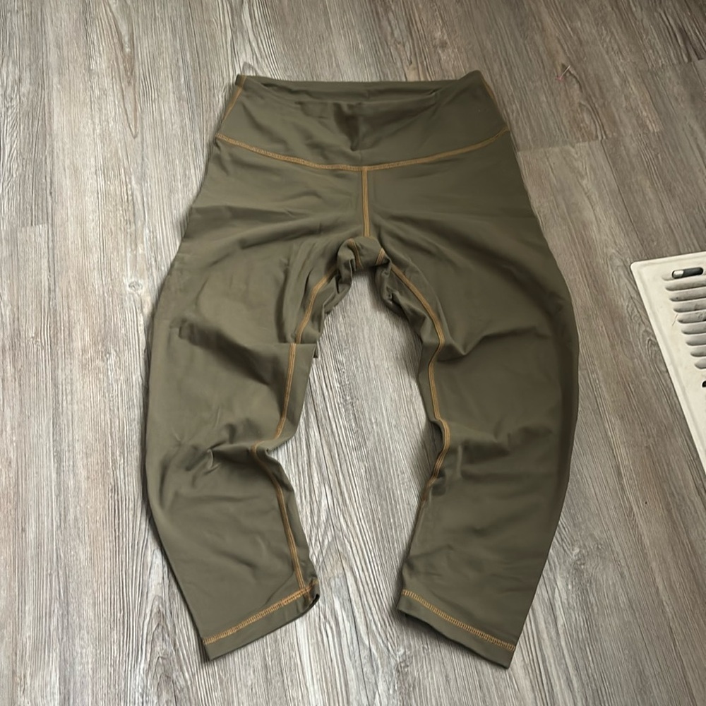 🌸Prana Green Capris for Active Wear